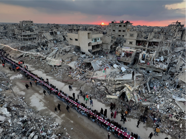 Israel vuelve a bombardear Gaza y corta la ayuda humanitaria por ruptura del alto al fuego