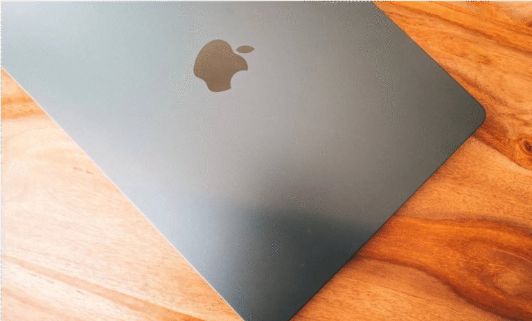 Apple prepara una MacBook ‘barata’ para 2026- usará chip de iPhone y buscará romper el dominio de las Chromebooks