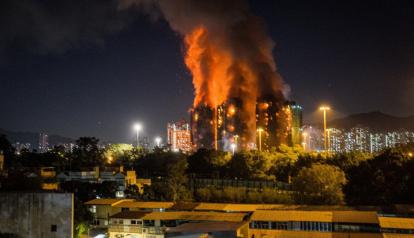 Tragedia en Hong Kong- incendio en complejo residencial deja 36 muertos y más de 200 desaparecidos