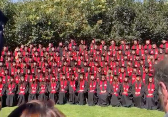 Caída de tarima en la Ibero deja cinco graduados hospitalizados en Santa Fe