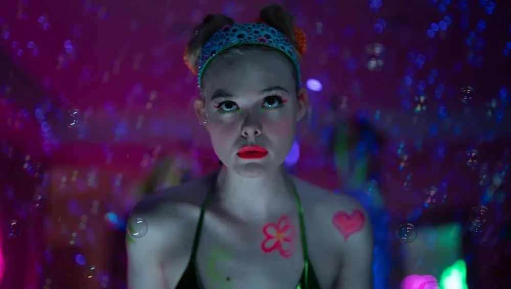 De estrella de cine a OnlyFans- El primer avance de la nueva serie de Elle Fanning