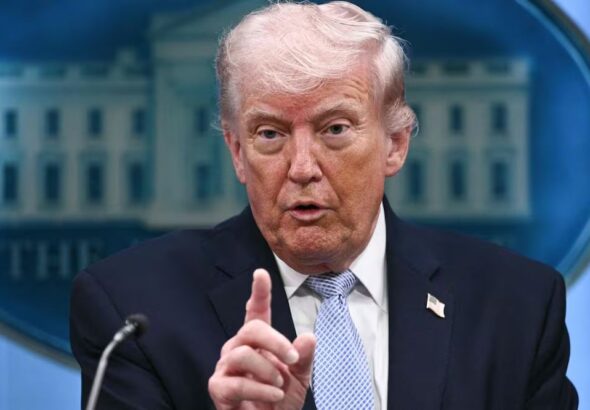 Trump amenaza con aranceles del 50% por venta de armas a Irán