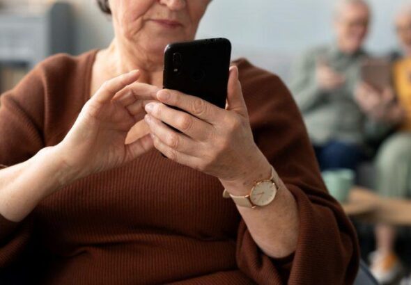 Llamada celular tercera edad