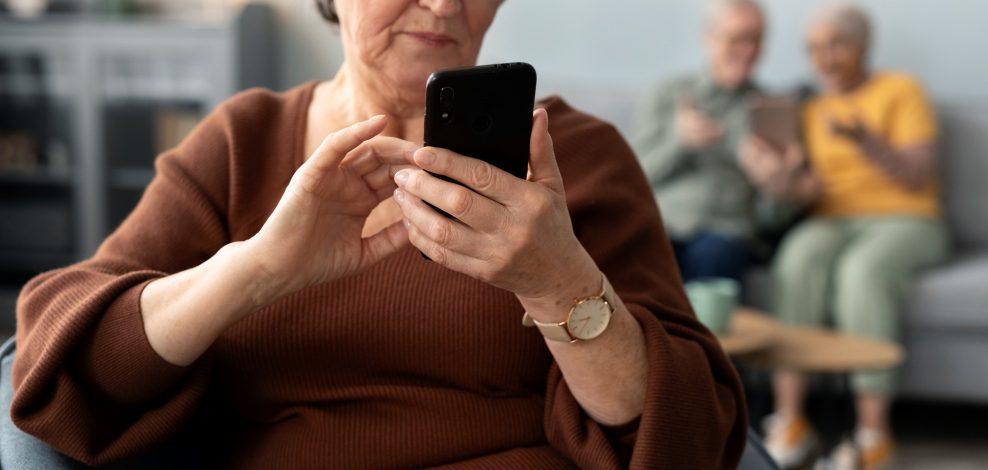 Llamada celular tercera edad