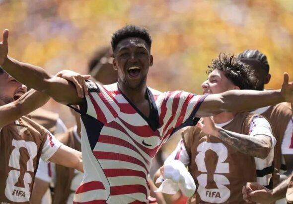 Estados Unidos vence a Australia 2-0 y avanza a dieciseisavos del Mundial