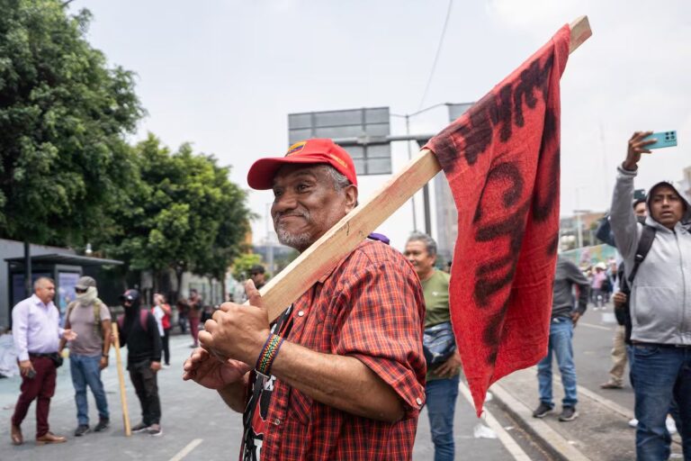 ISSSTE propone aseguradora pública para resolver demanda de pensiones CNTE