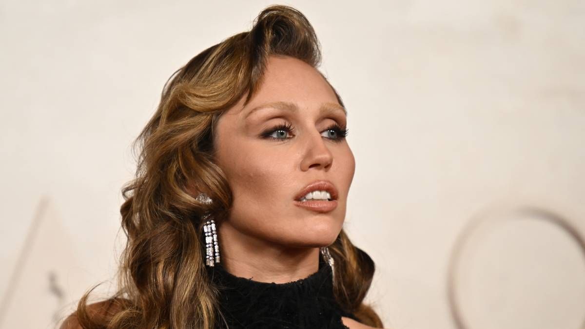 Miley Cyrus cambia de disquera y abre la puerta a volver a actuar