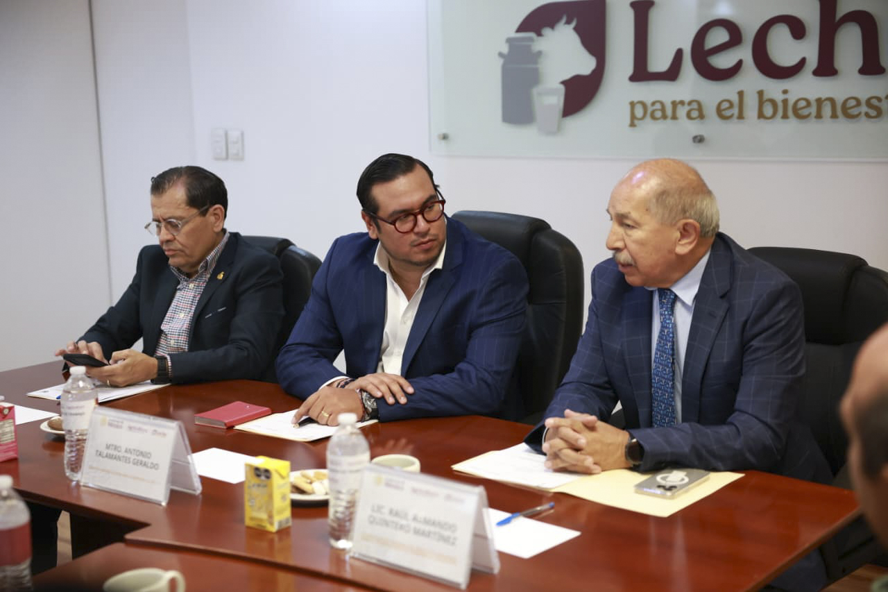 Firma del convenio entre Leche para el Bienestar e Inafed