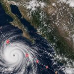 Huracán Karina alcanza categoría 3 y se aleja de México