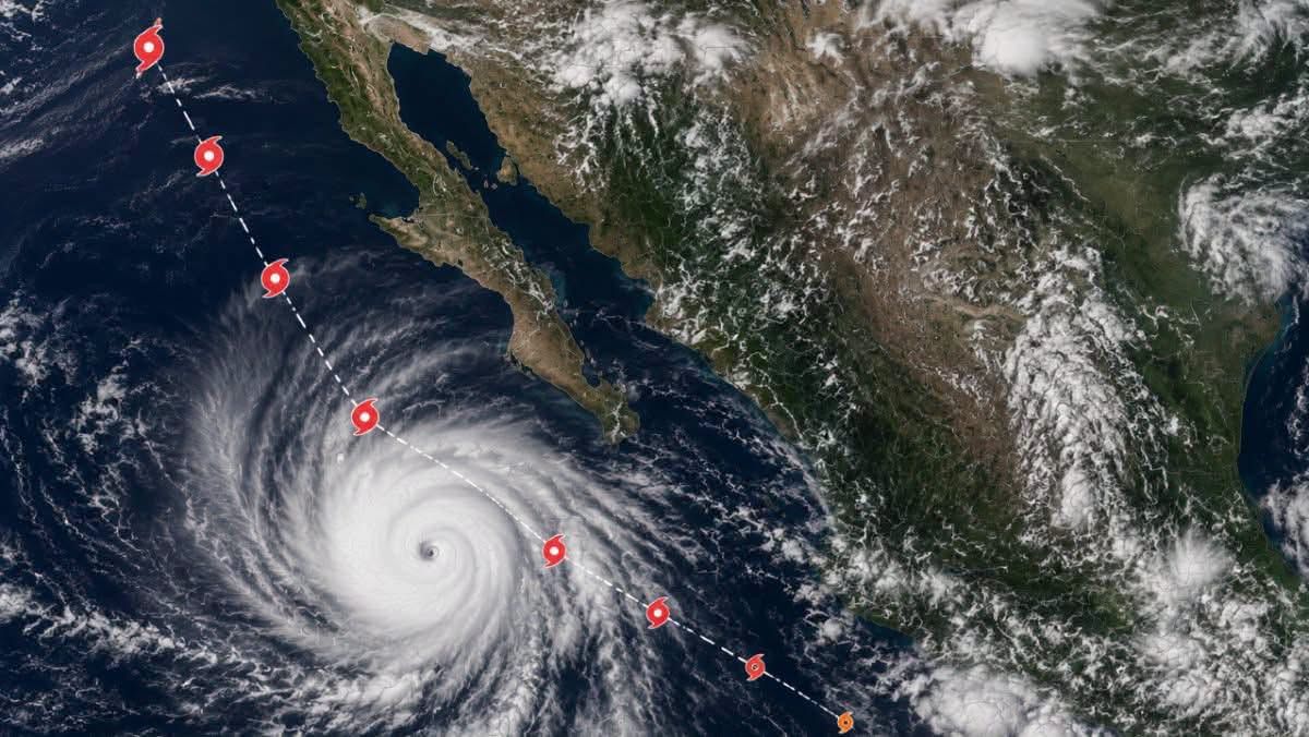 Huracán Karina alcanza categoría 3 y se aleja de México