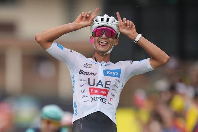 Isaac del Toro renueva con UAE Team Emirates hasta 2031