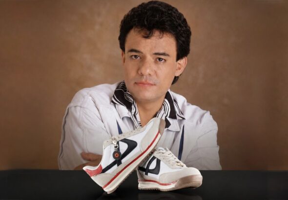 Panam lanza tenis inspirados en José José con detalles del álbum Secretos